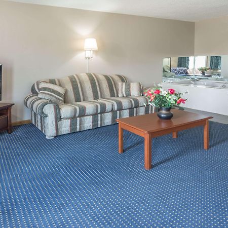 Super 8 By Wyndham O'Fallon Mo/St. Louis Area Eksteriør bilde